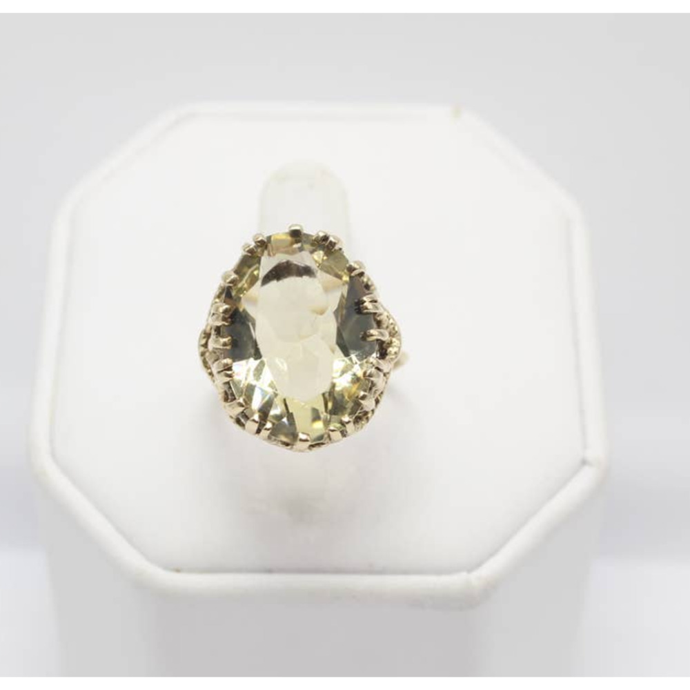 10K Yellow Gold Women's Ring with Large Pale Green Stone Size 6